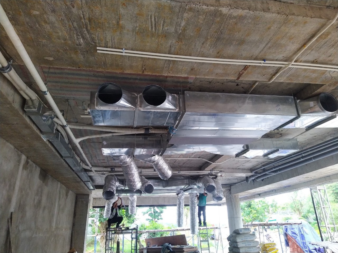 BIỆT THỰ SÂN VƯỜN - QUẬN 2